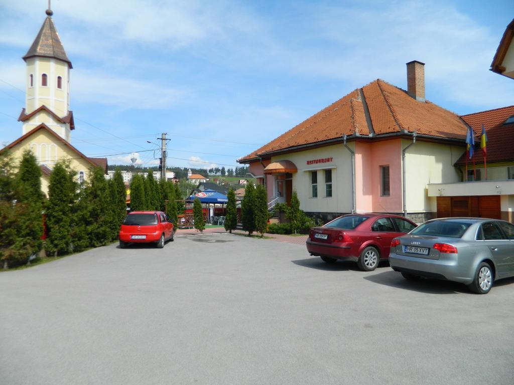 Hotel Mures Topliţa Esterno foto