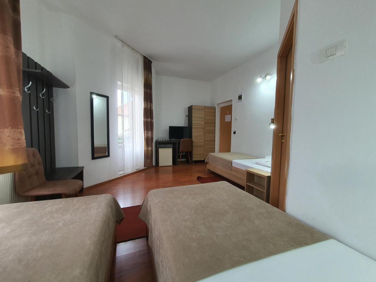 Hotel Mures Topliţa Esterno foto