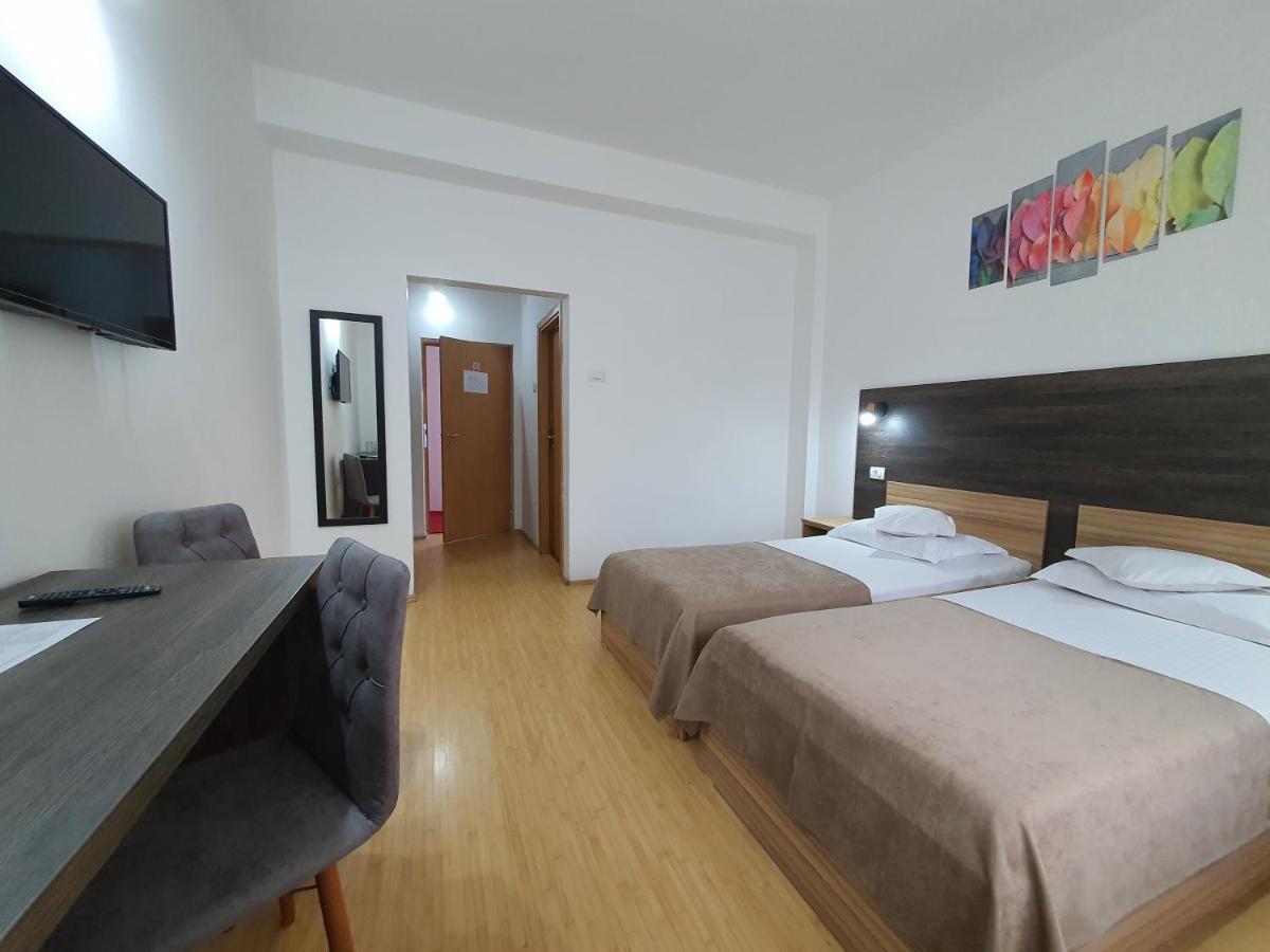 Hotel Mures Topliţa Esterno foto